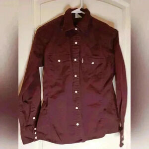 🌺 Carhartt Women's Fitted Burgundy Button Down Shirt